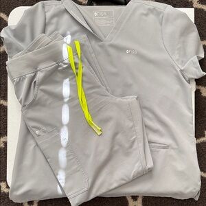 Figs Silver Arrows Scrub Set with Bright Yellow Accent